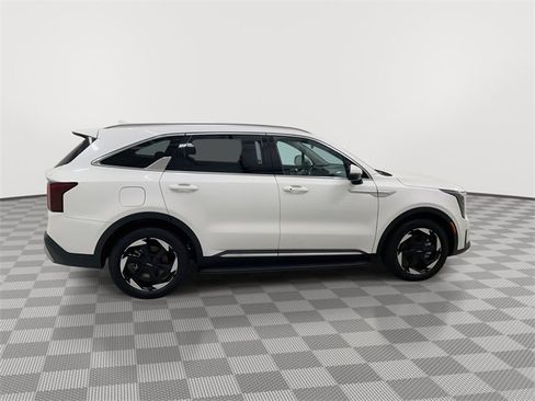 Used 2025 Kia Sorento EX image 12