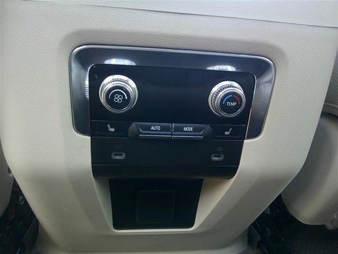 Used 2022 GMC Yukon XL Denali image 21