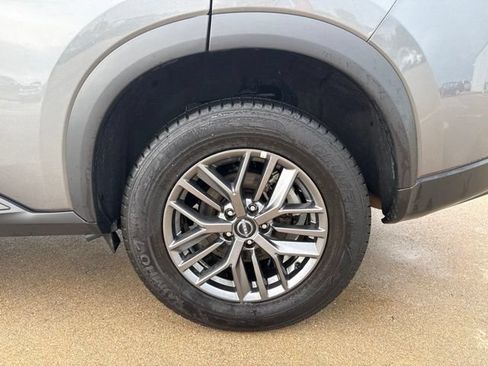 Used 2024 Nissan Rogue S AWD/4WD image 10