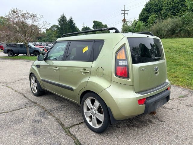 Used 2011 Kia Soul ! FWD image 3