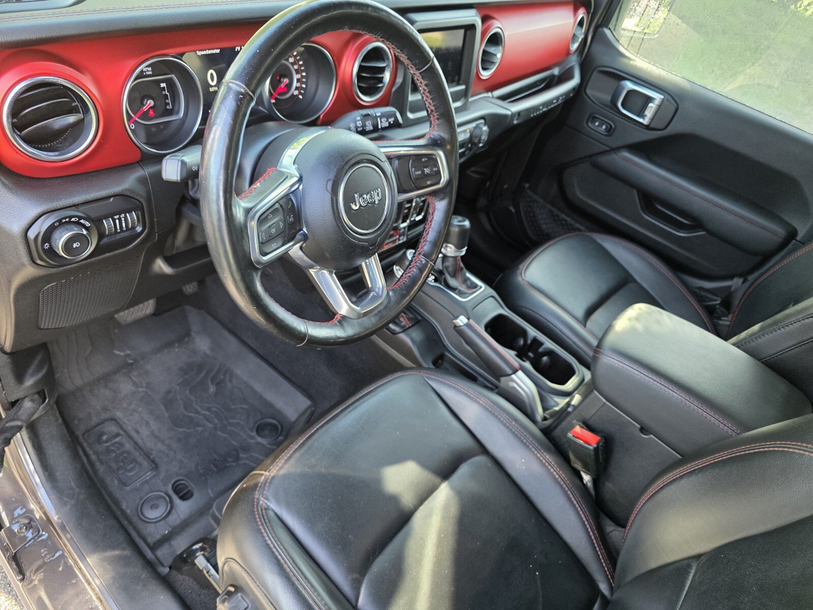 Used 2021 Jeep Wrangler Unlimited Rubicon w/ Cold Weather Group AWD/4WD image 11