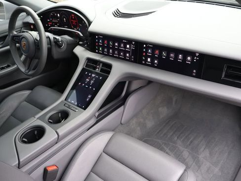 Used 2022 Porsche Taycan image 39