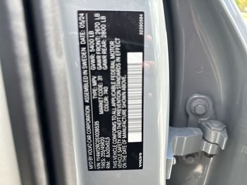 Used 2025 Volvo XC60 B5 Plus w/ Protection Package Premier AWD/4WD image 36