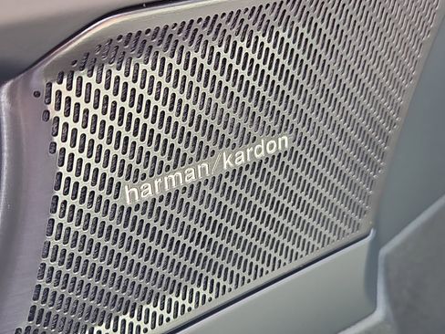 New 2026 Volvo XC40 B5 Ultra w/ Protection Package Premier image 9