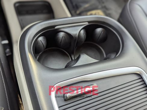 Used 2024 Chrysler Pacifica Select image 25