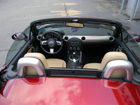 Used 2010 MAZDA MX-5 Miata Grand Touring w/ Premium Pkg RWD image 21