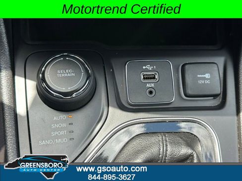 Used 2019 Jeep Cherokee Limited AWD/4WD image 6