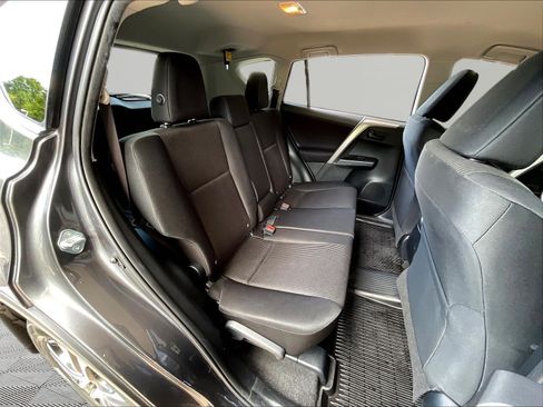 Used 2017 Toyota RAV4 LE w/ All Weather Liner Package AWD/4WD image 23