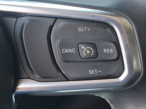 Used 2018 Jeep Wrangler Unlimited Sahara AWD/4WD image 22
