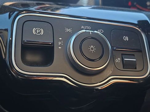 Used 2021 Mercedes-Benz CLA 250 image 25