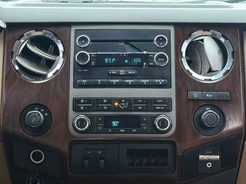 Used 2011 Ford F250 Lariat w/ Lariat Interior Pkg image 25