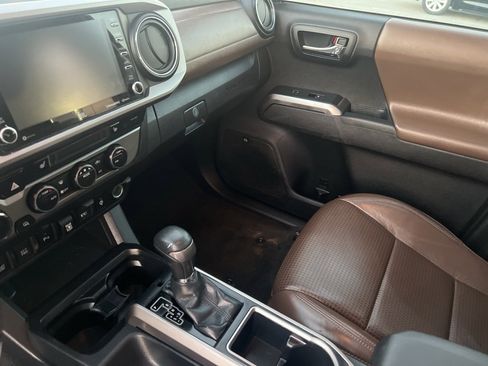 Used 2021 Toyota Tacoma Limited image 12