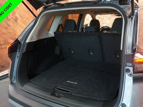 Used 2023 Nissan Rogue S image 41