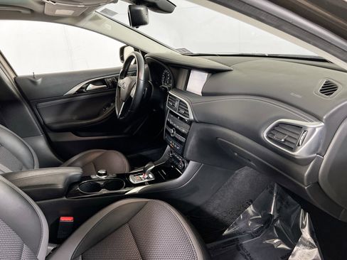 Used 2019 INFINITI QX30 Premium w/ Navigation Package image 29