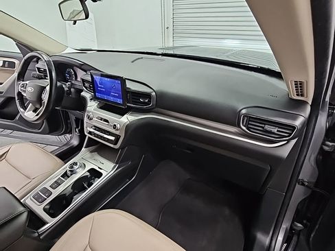 Used 2022 Ford Explorer XLT w/ Equipment Group 202A image 39