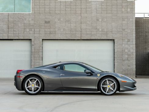 Used 2012 Ferrari 458 Italia Coupe RWD image 9