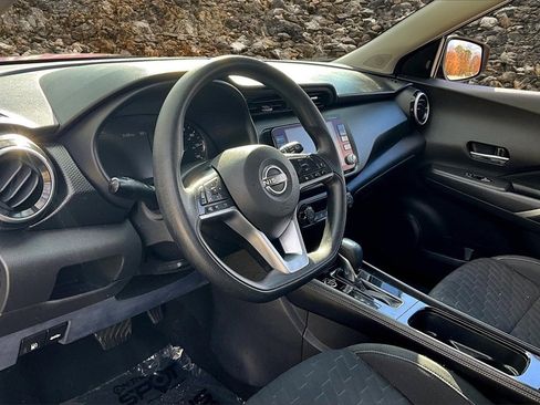 Used 2022 Nissan Kicks SV image 10