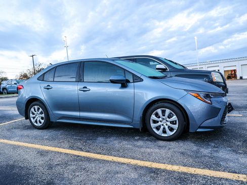 Used 2025 Toyota Corolla LE image 7