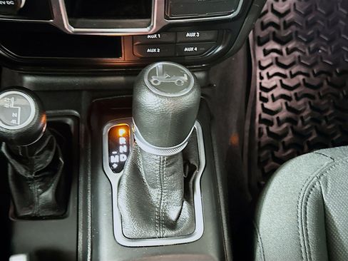 Used 2020 Jeep Wrangler Sport image 24