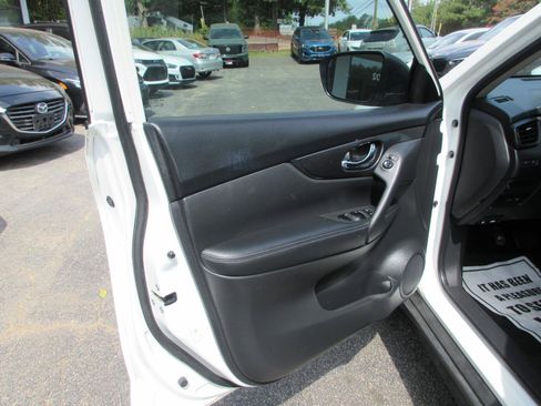 Used 2017 Nissan Rogue S FWD image 10