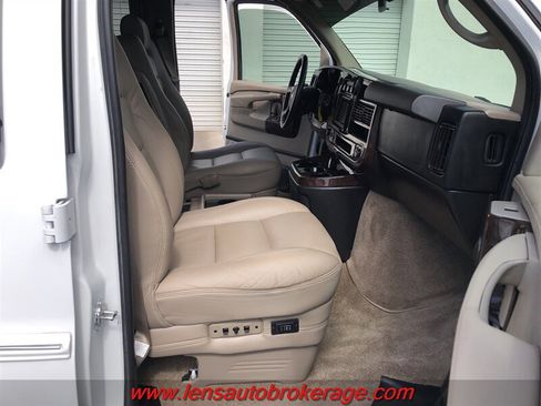 Used 2010 Chevrolet Express 1500 w/ Preferred Equipment Group RWD image 29