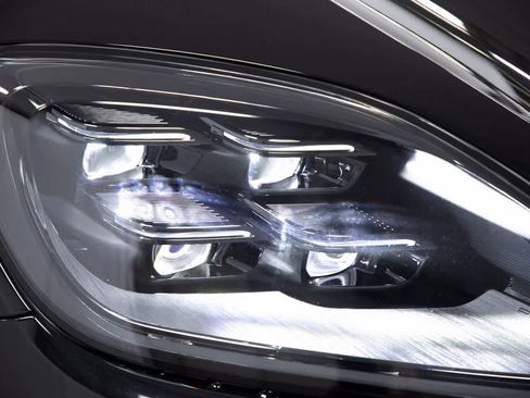 Certified 2025 Porsche Cayenne image 33