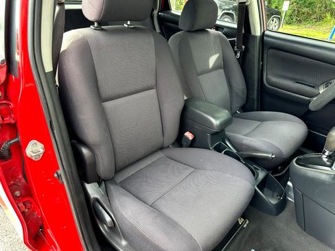 Used 2004 Toyota Matrix image 38