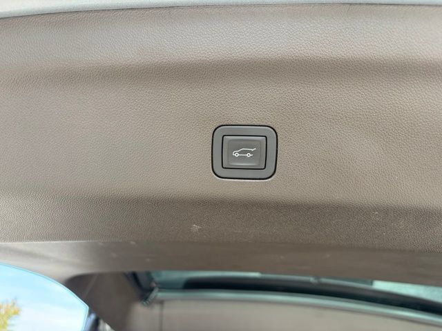 Used 2025 Chevrolet Suburban Z71 w/ Z71 Off-Road Package AWD/4WD image 21