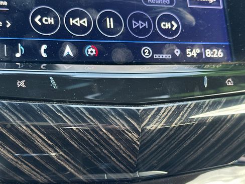 Used 2025 Cadillac XT6 Premium Luxury w/ Technology Package image 32