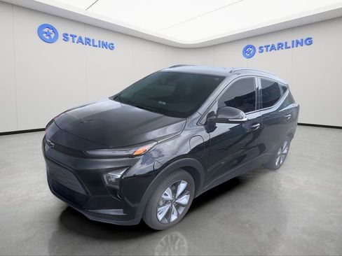 Used 2023 Chevrolet Bolt EUV LT w/ Convenience Package FWD image 2