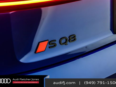 Used 2024 Audi SQ8 e-tron Premium Plus w/ Black Optic Package image 9