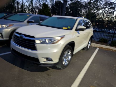 Used 2015 Toyota Highlander Limited w/ Driver Technology Package image 4