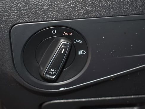 Used 2023 Volkswagen Tiguan SE image 16