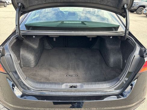 Used 2025 Nissan Altima 2.5 SV FWD image 31