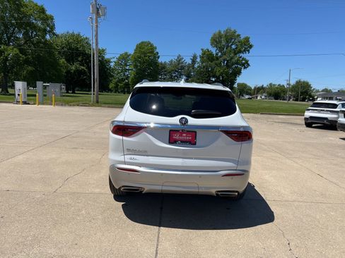 Used 2023 Buick Enclave Essence FWD image 3