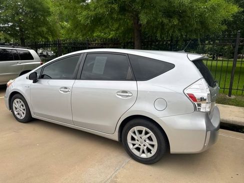 Used 2014 Toyota Prius V Three FWD image 4