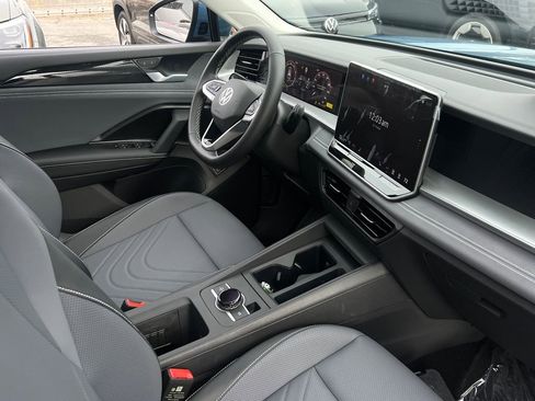 New 2026 Volkswagen Tiguan SE image 10