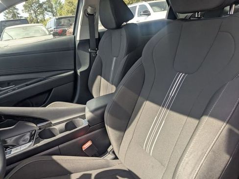 Used 2025 Hyundai Elantra SEL FWD image 14