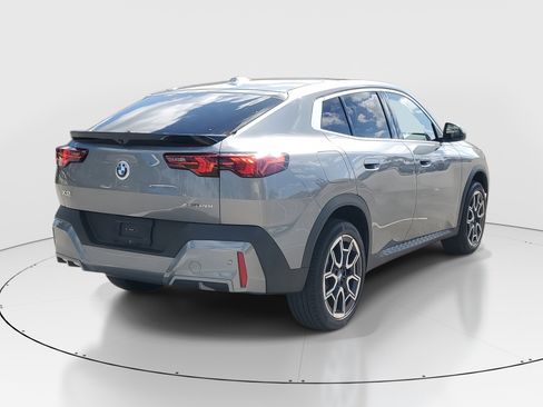 Used 2024 BMW X2 xDrive28i w/ Premium Package image 3