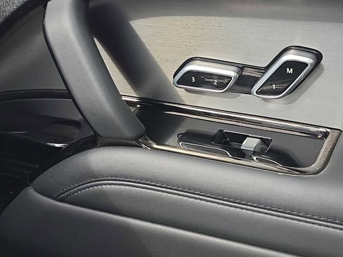 Used 2025 Land Rover Range Rover Sport SE image 29