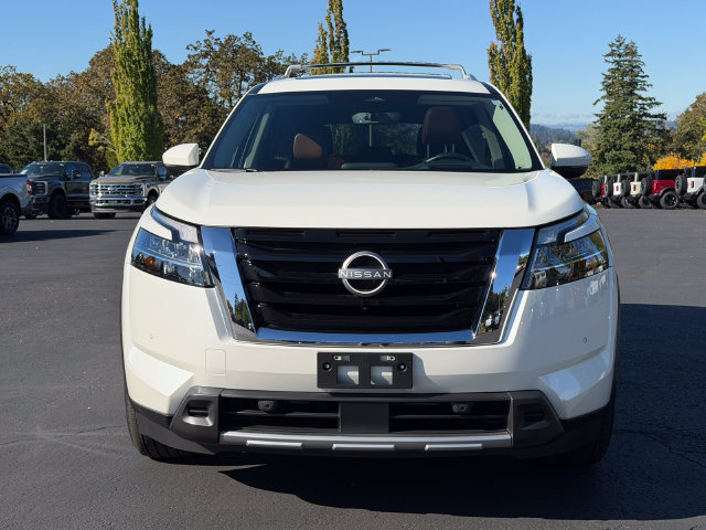 Used 2024 Nissan Pathfinder Platinum w/ Cargo Package AWD/4WD image 9