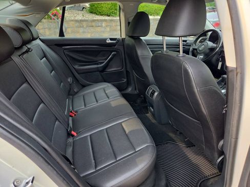 Used 2010 Volkswagen Jetta SE FWD image 20