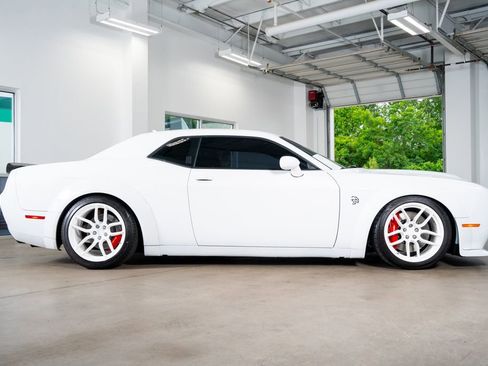 Used 2019 Dodge Challenger SRT Hellcat w/ Widebody Package RWD image 10
