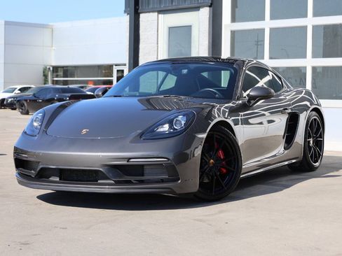 Used 2018 Porsche 718 Cayman GTS RWD image 3