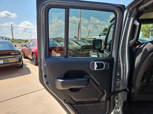 Used 2021 Jeep Wrangler Unlimited Rubicon AWD/4WD image 15