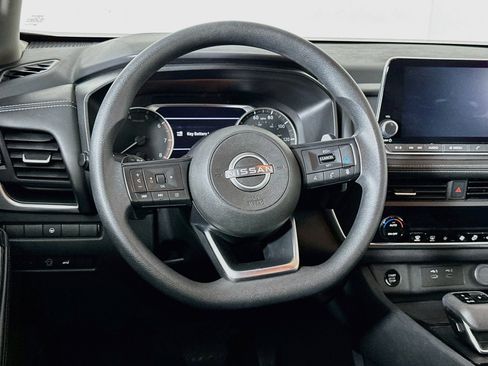 Used 2024 Nissan Rogue SV AWD/4WD image 18