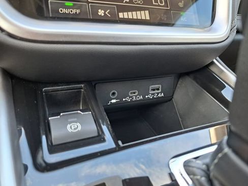 Certified 2025 Subaru Outback Limited AWD/4WD image 18