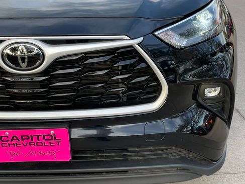 Used 2024 Toyota Highlander XLE image 9