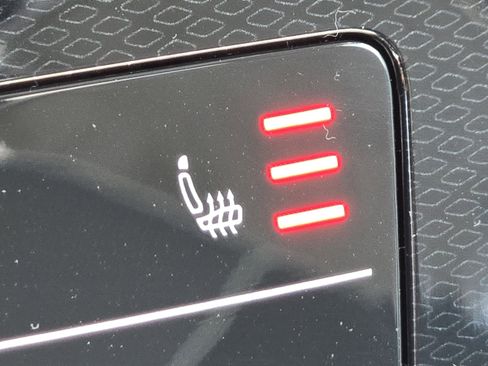 New 2025 Volkswagen Taos SE image 6