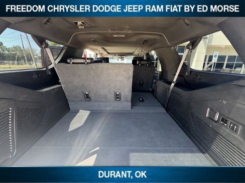 Used 2023 Chevrolet Suburban Z71 w/ Luxury Package AWD/4WD image 6